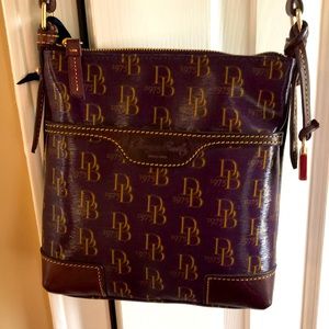 Dooney & Bourke letter carrier cross body bag